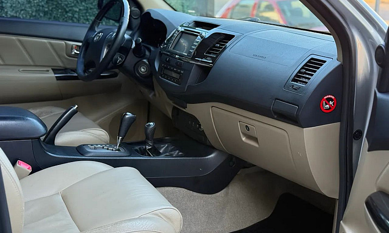 Toyota Hilux Sw4 Srv...