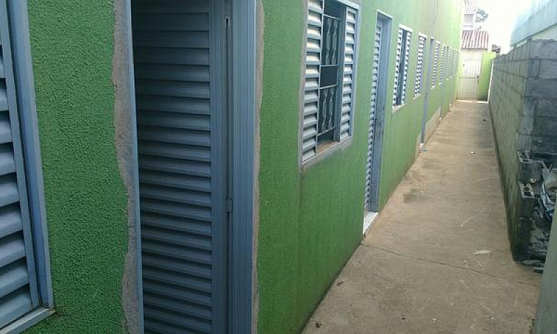 Quitinete No Garavel...