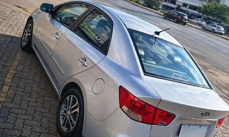 Kia Motors Cerato 1....
