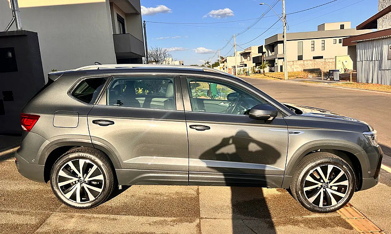 Volkswagen Taos High...