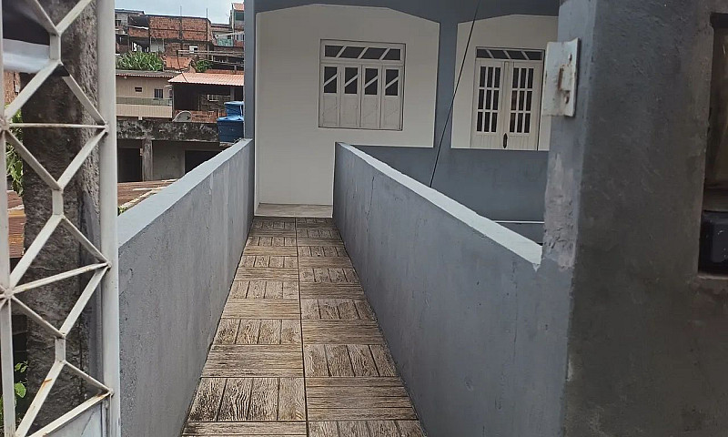 Alugo Bela Casa Em I...