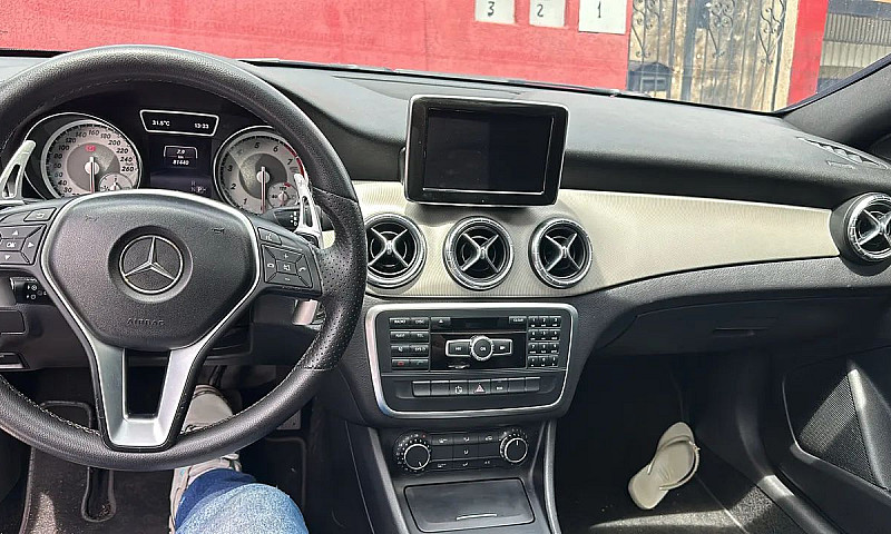Mercedes-Benz Cla-20...