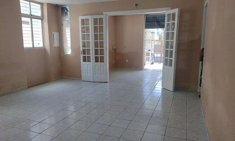 Alugo Ótima Casa Com...