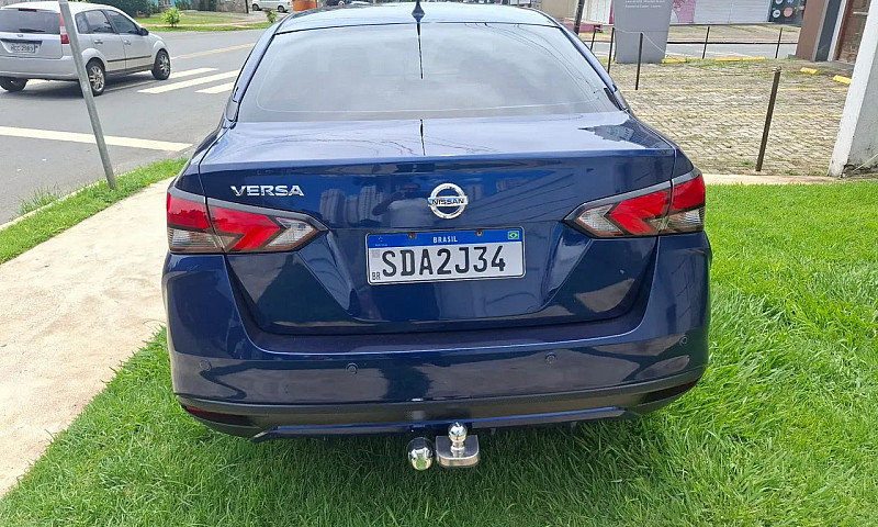 Nissan Versa Sense 1...