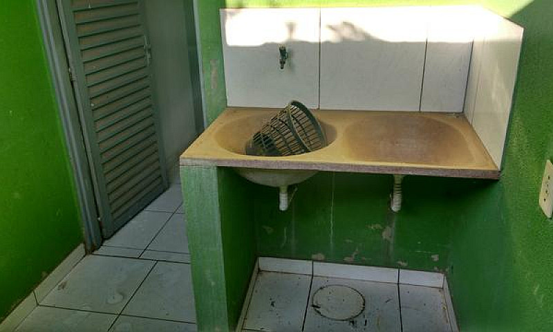 Quitinete No Garavel...