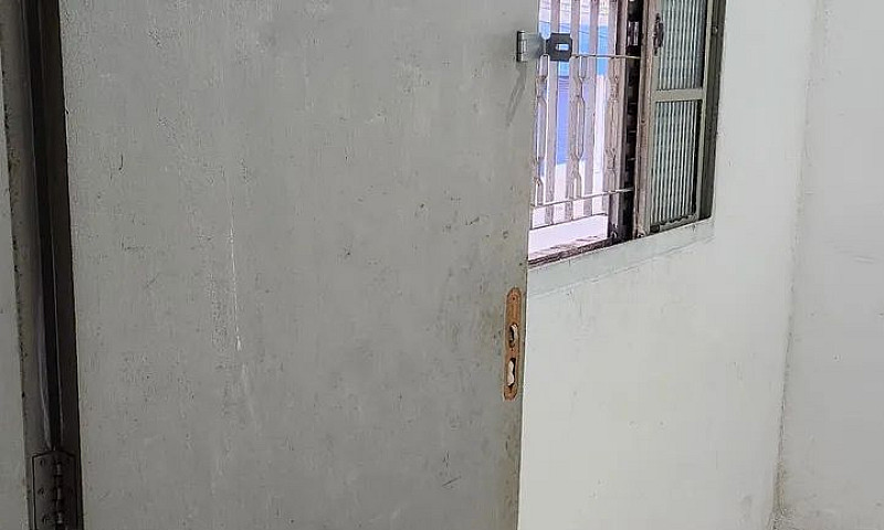 Aluga-Se Quarto Para...