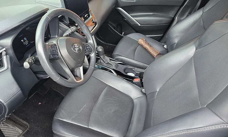 Toyota Corolla Cross...