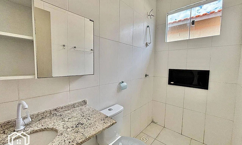 Casa Com 2 Dormitóri...