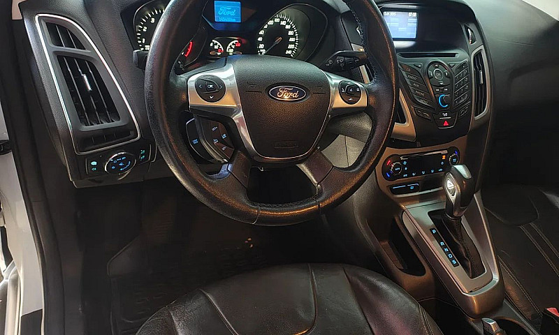Ford Focus Sedan 2.0...