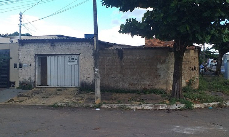Aluga-Se Casa De 2 Q...