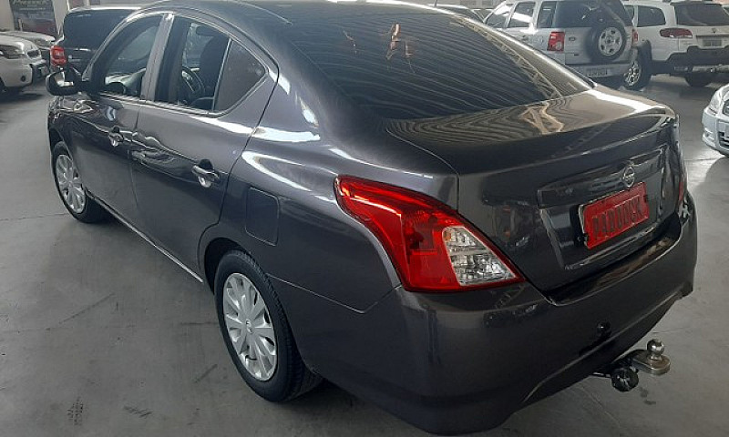 Nissan Versa S 1.0 1...