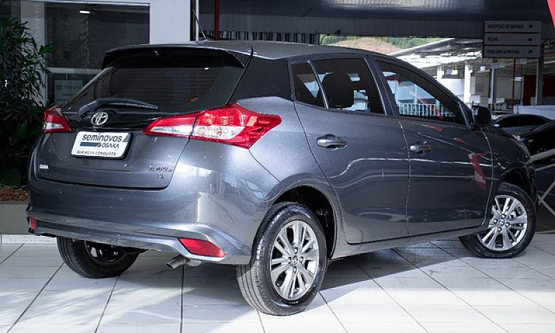 Toyota Yaris 1.5 16V...
