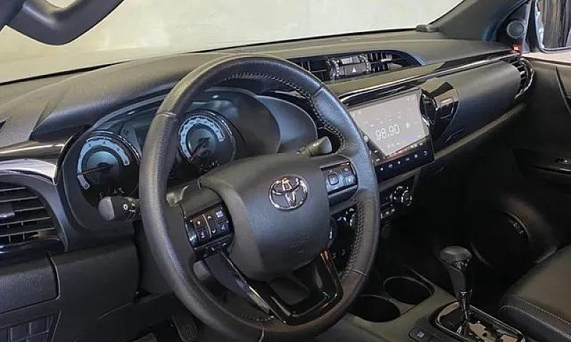 Toyota Hilux 2.8 Srx...