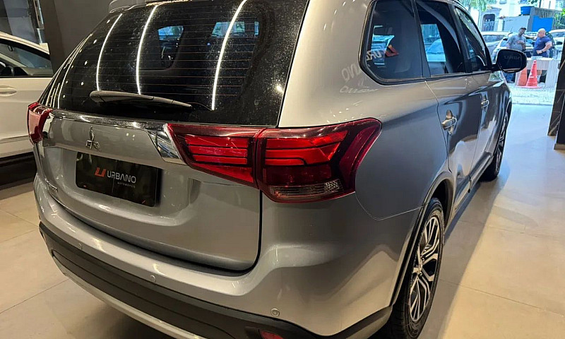 Mitsubishi Outlander...