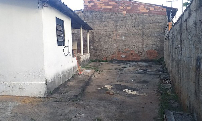 Aluga-Se Casa De 2 Q...