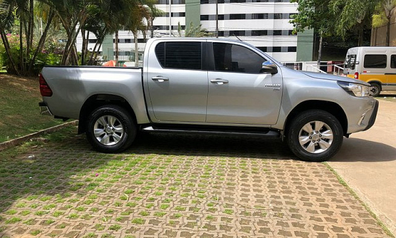 Hilux Cd Srv 2.7 Fle...