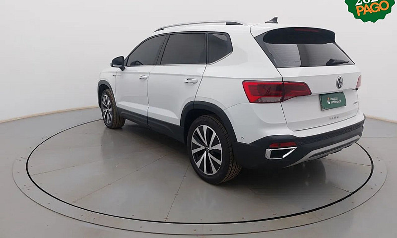 Volkswagen Taos 2023...