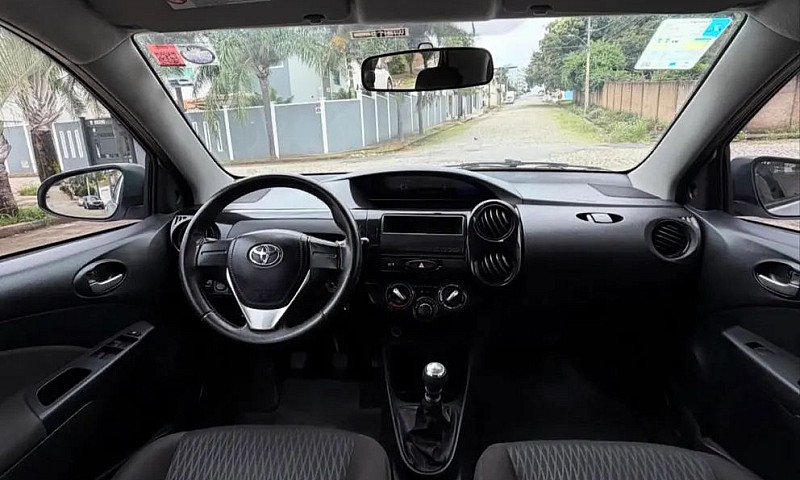 Toyota Etios X 1.3 F...