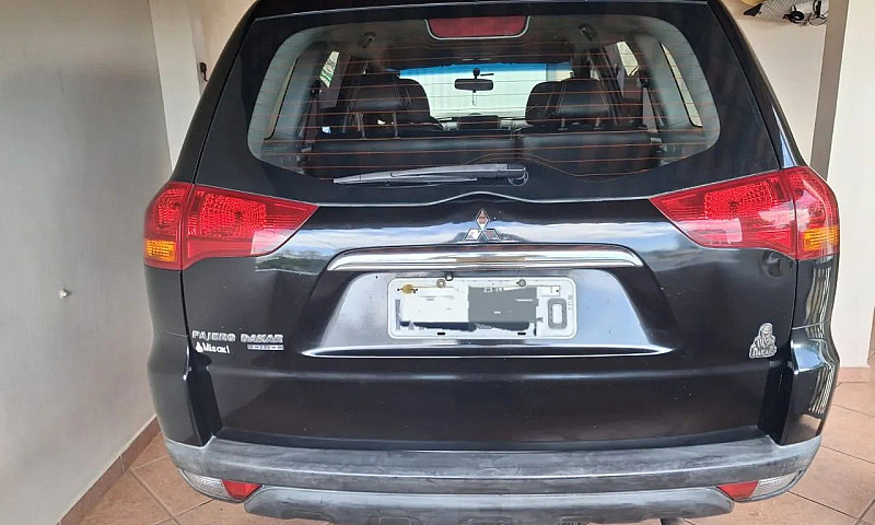 Mitsubishi Pajero Da...