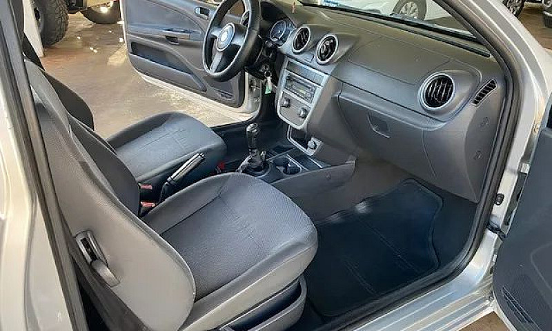 Volkswagen Saveiro 1...