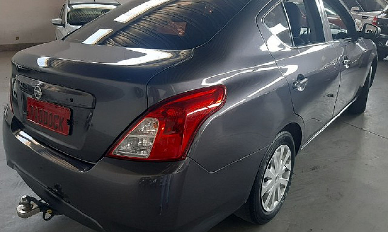 Nissan Versa S 1.0 1...