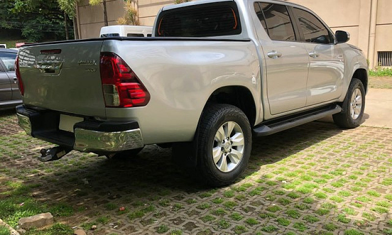 Hilux Cd Srv 2.7 Fle...