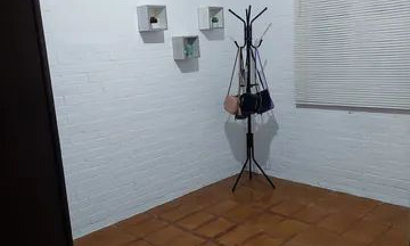 Alugo Amplo Apto Pró...