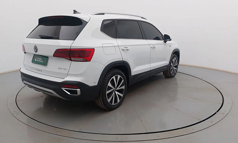 Volkswagen Taos 2023...
