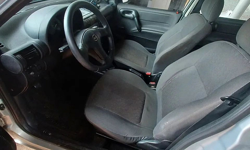 Chevrolet Corsa Seda...