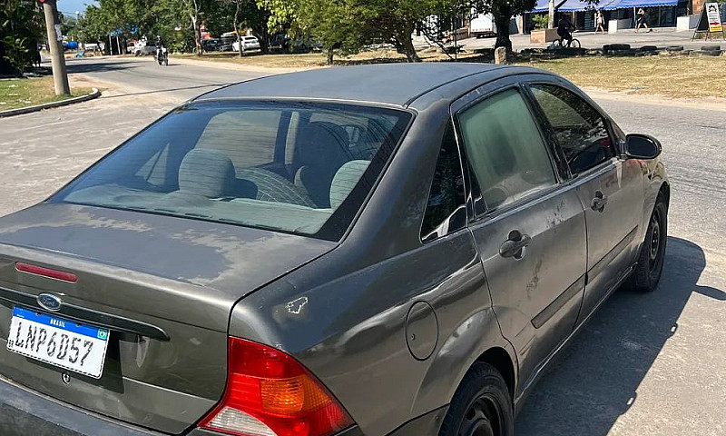 Ford Focus Sedan 2.0...