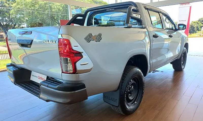 Toyota Hilux 2.8 D-4...