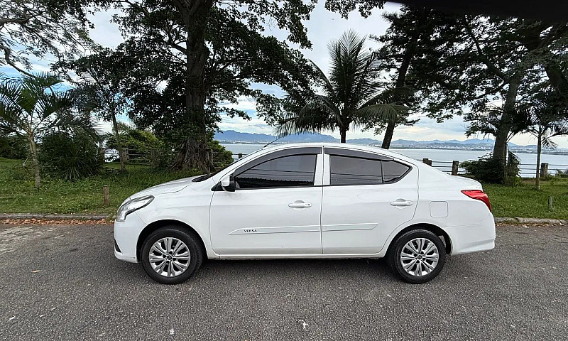 Nissan Versa 1.0 12V...