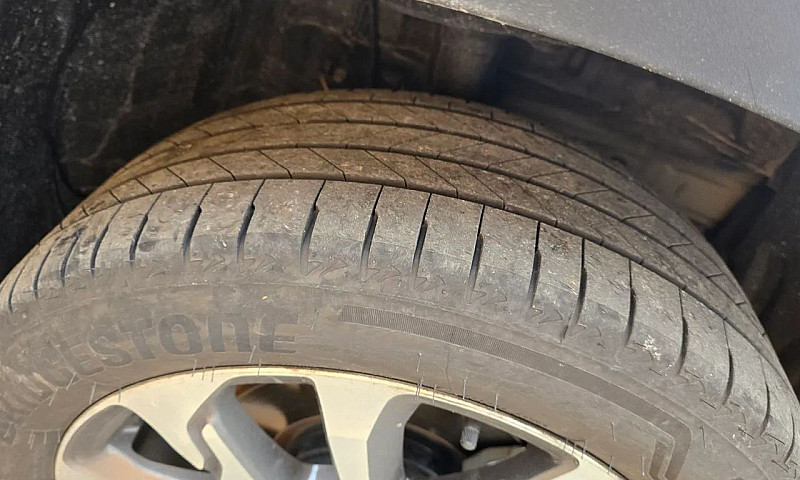 Toyota Corolla Cross...