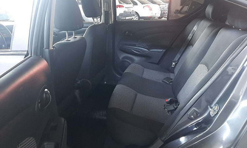 Nissan Versa S 1.0 1...