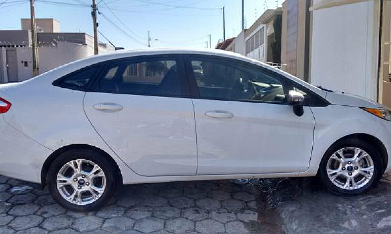 New Fiesta Sedan 1.6...