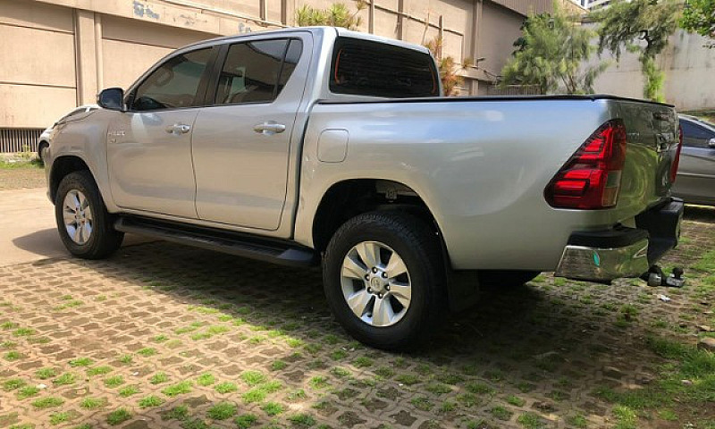 Hilux Cd Srv 2.7 Fle...