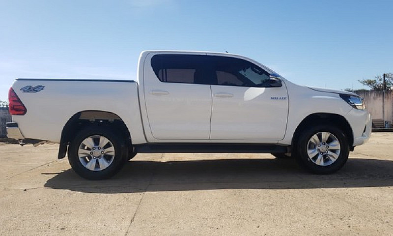 Toyota Hilux Srv 4X4...