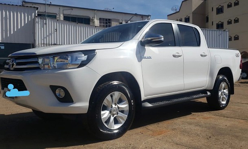 Toyota Hilux Srv 4X4...