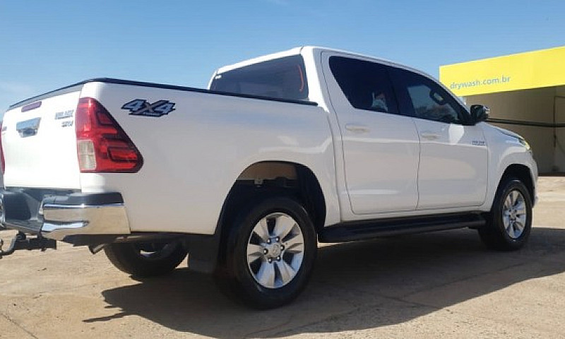 Toyota Hilux Srv 4X4...