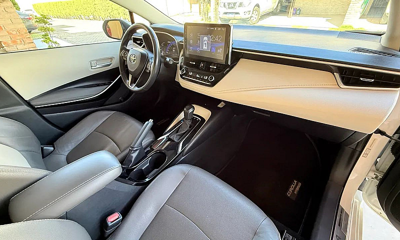 Corolla Altis Premiu...