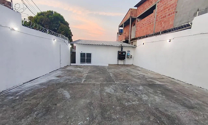 //Casa Com 3 Suítes ...