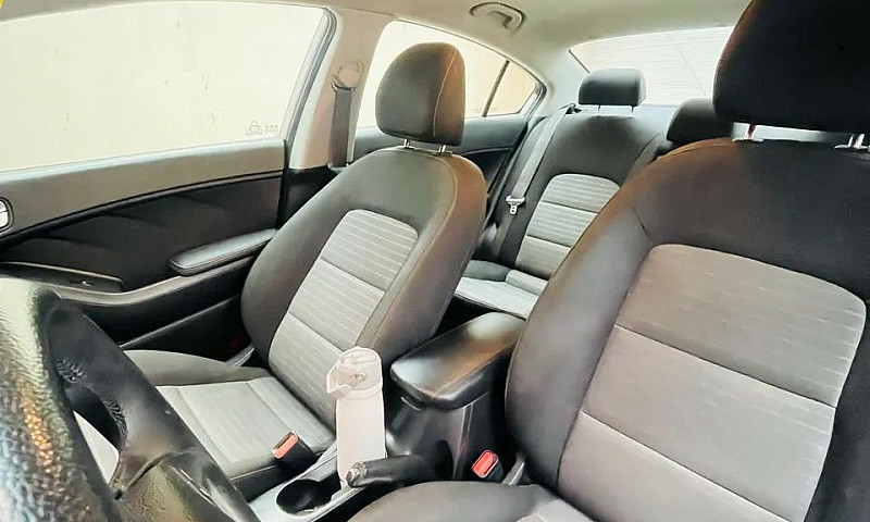 Kia Motors Cerato 1....