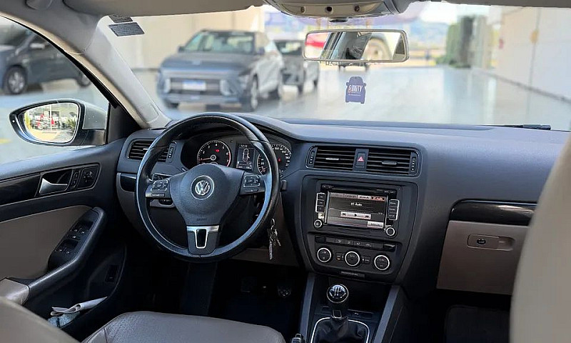 Volkswagen Jetta Com...