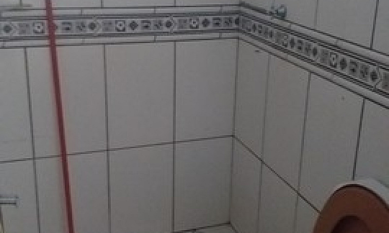 Aluga-Se Casa De 2 Q...