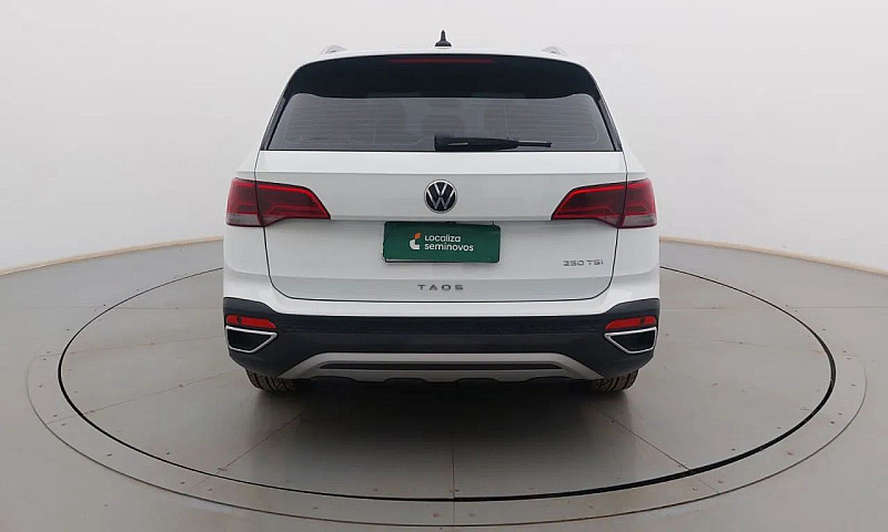 Volkswagen Taos 2023...