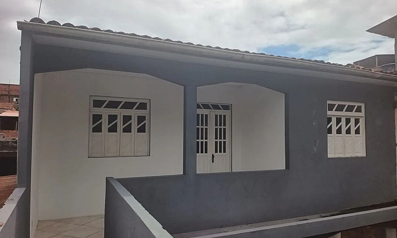 Alugo Bela Casa Em I...
