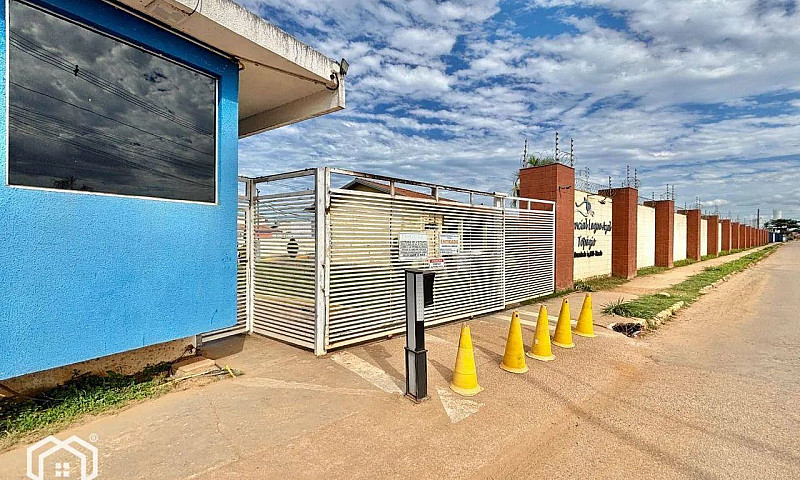 Casa Com 2 Dormitóri...
