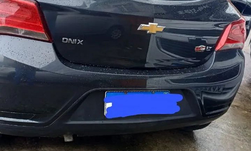Chevrolet Onix Hatch...