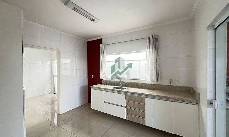 Casa Com 3 Dormitóri...