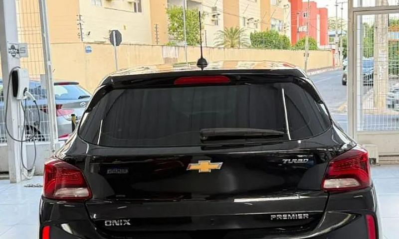 Chevrolet Onix Hatch...